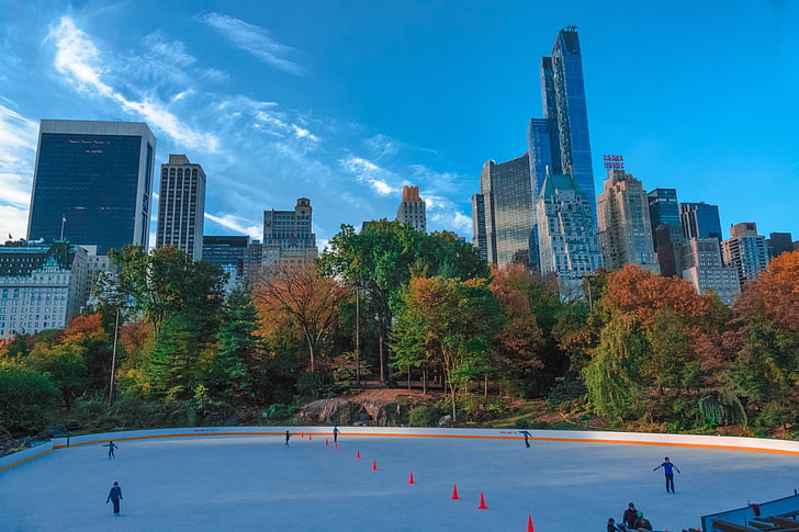 canada-town-ice-skating-city-preview.jpg